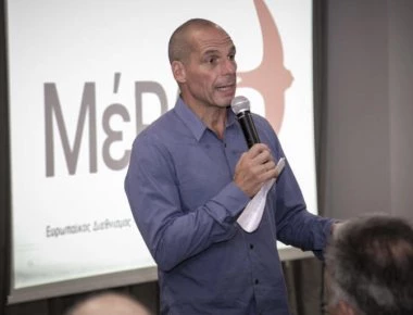 Σηκώθηκε και έφυγε από live ο Βαρουφάκης - Άφησε σύξυλους τους παρουσιαστές (βίντεο)